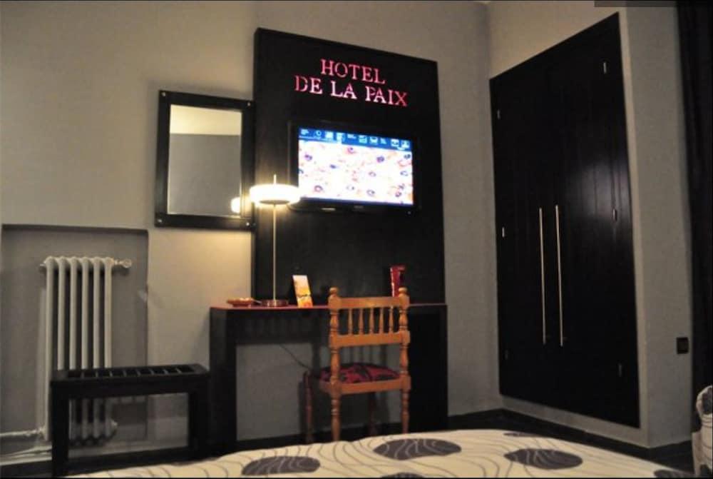 Hotel De La Paix Fes Exterior photo